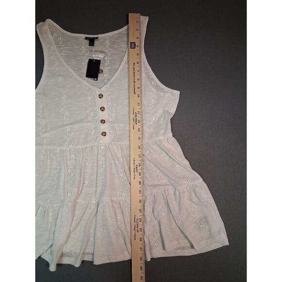 Torrid Sleeveless Tank Top Eyelet Babydoll White VNeck Blouse Size 1 Embroidered - Picture 9 of 11